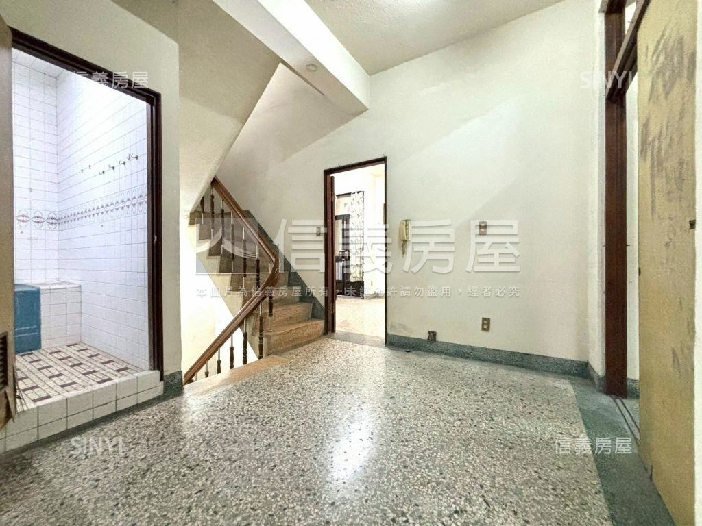 中西區衛民街活巷面寬老宅房屋室內格局與周邊環境