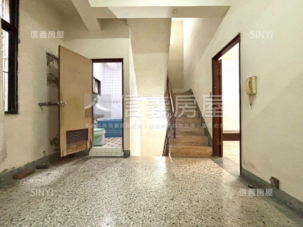 中西區衛民街活巷面寬老宅房屋室內格局與周邊環境