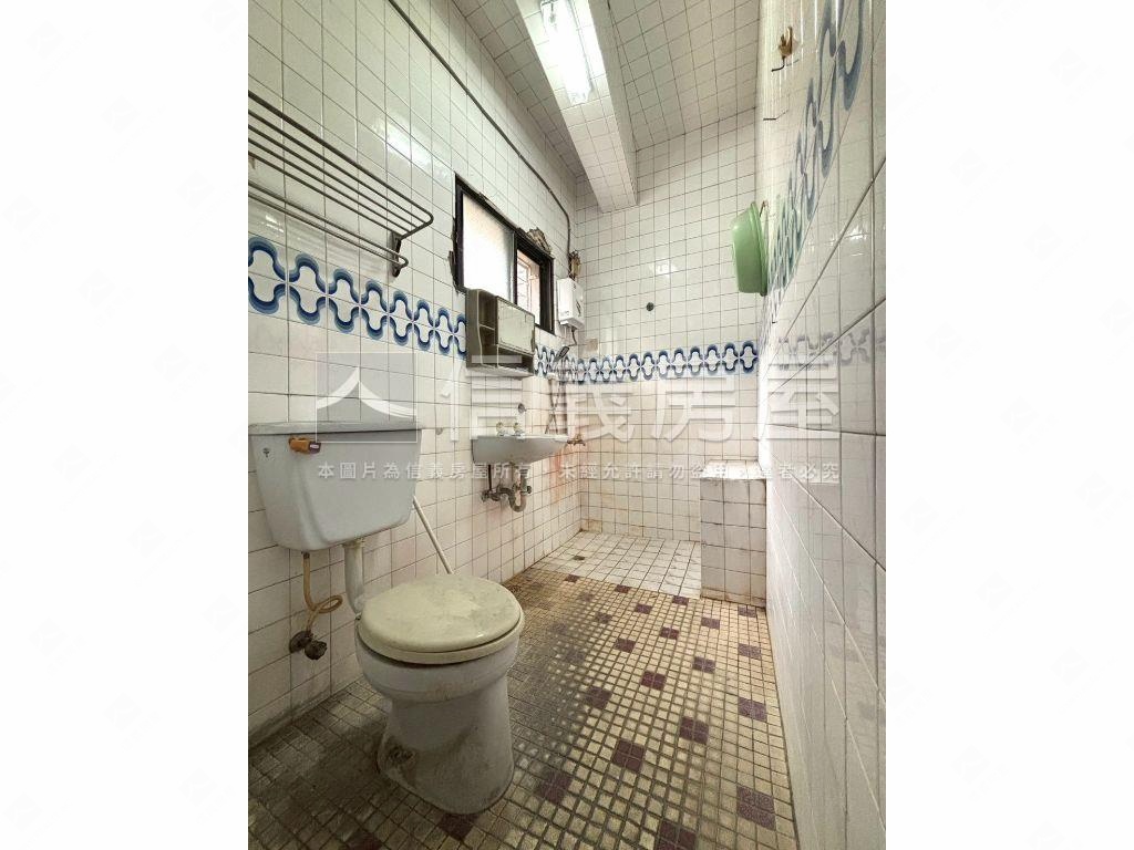 中西區衛民街活巷面寬老宅房屋室內格局與周邊環境