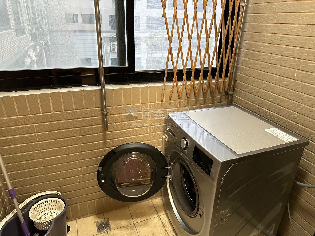 俠隱套房有車位房屋室內格局與周邊環境