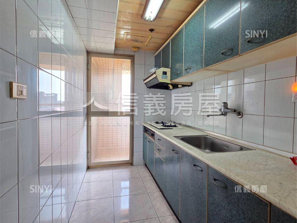 娃娃國高樓三房平車房屋室內格局與周邊環境