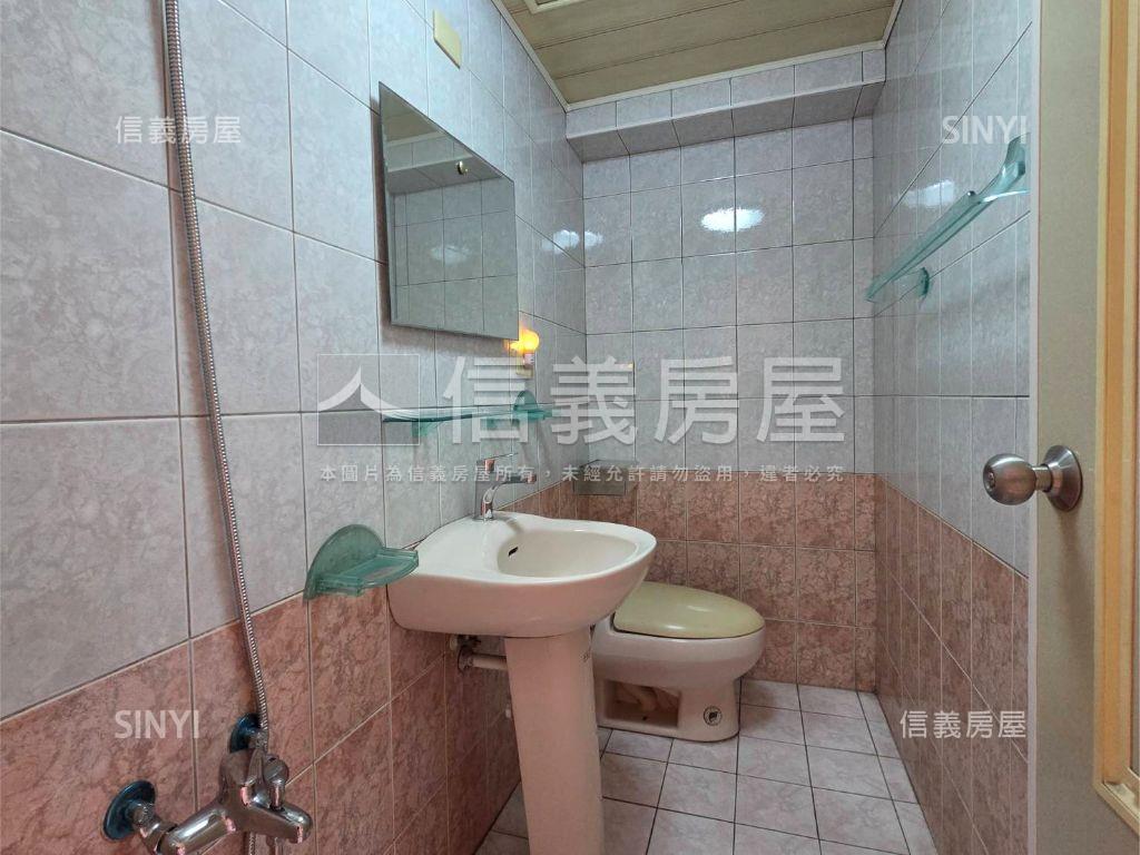 娃娃國高樓三房平車房屋室內格局與周邊環境