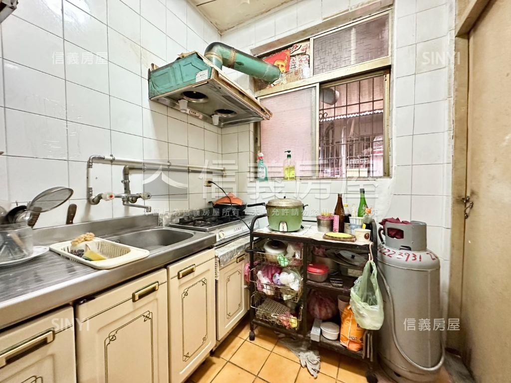 積穗小資黃金三樓房屋室內格局與周邊環境