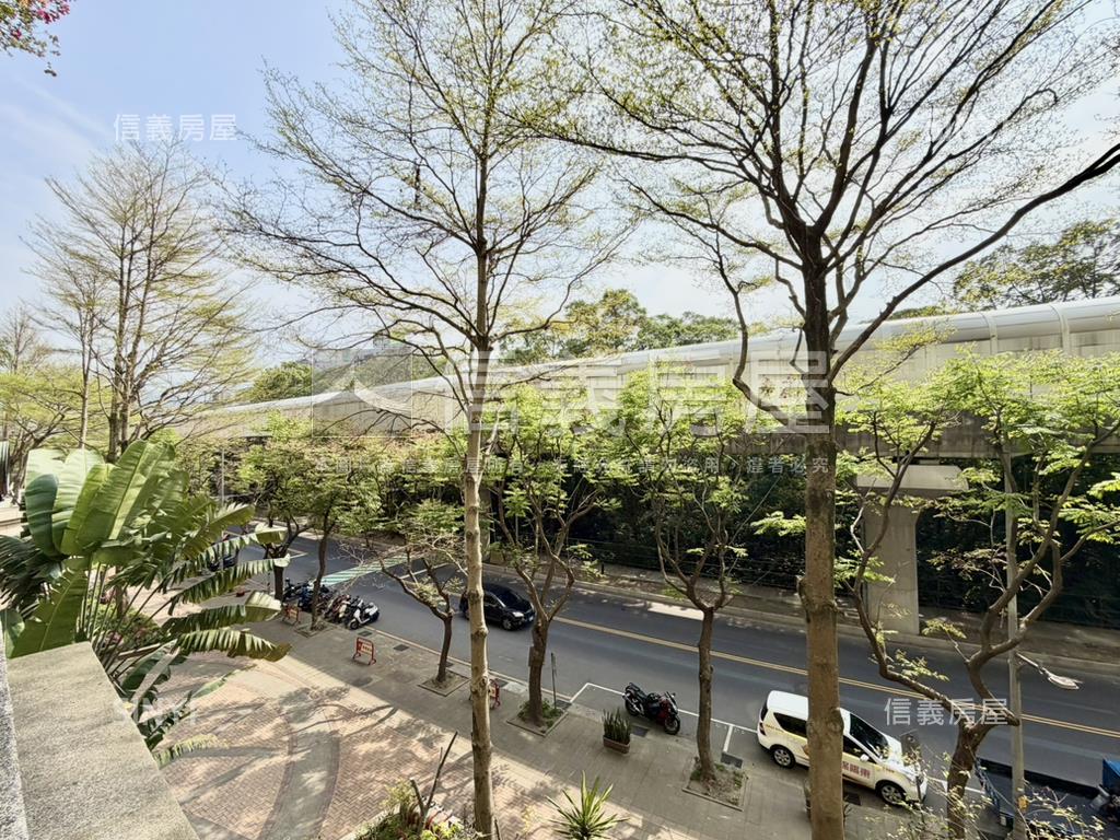 溫馨四房＊近捷運Ｂ１車位房屋室內格局與周邊環境