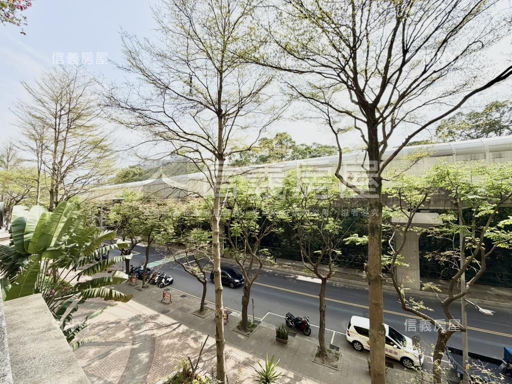 溫馨四房＊近捷運Ｂ１車位房屋室內格局與周邊環境