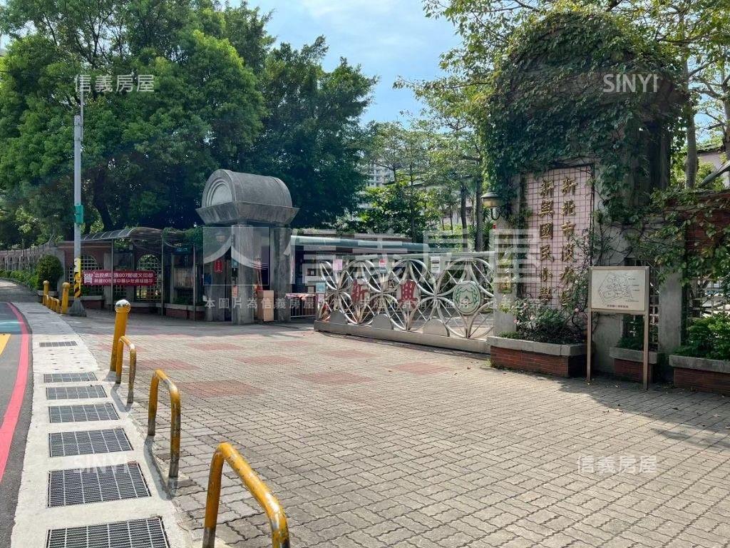 淡水鳳凰透天店面房屋室內格局與周邊環境