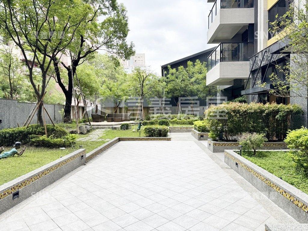 近高鐵天際美景二房附車位房屋室內格局與周邊環境