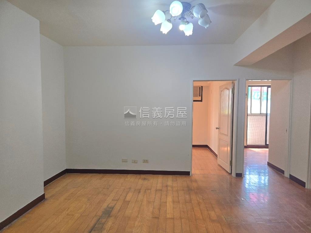鴻福名人華廈三房採光佳房屋室內格局與周邊環境