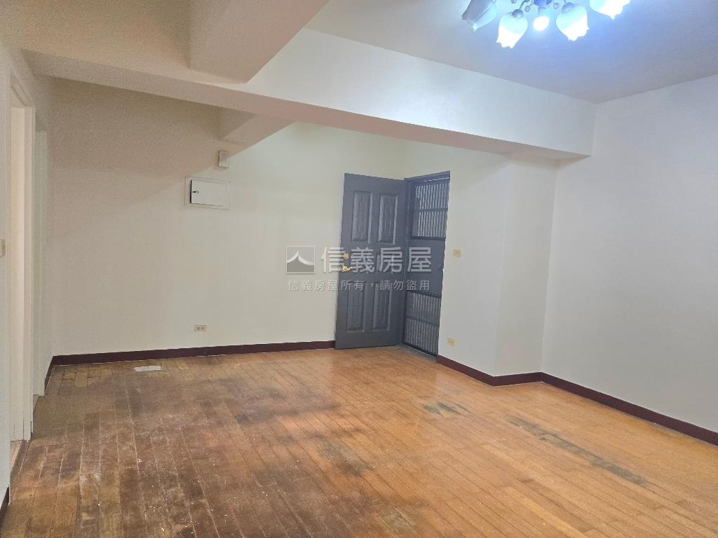 鴻福名人華廈三房採光佳房屋室內格局與周邊環境