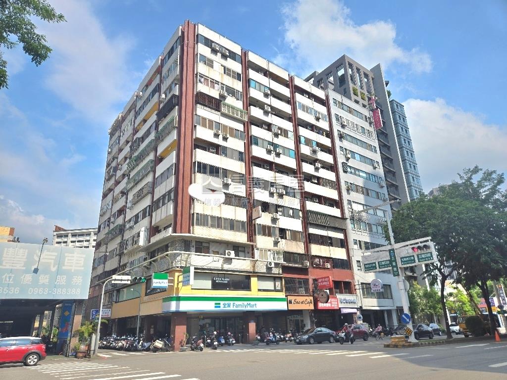鴻福名人華廈三房採光佳房屋室內格局與周邊環境