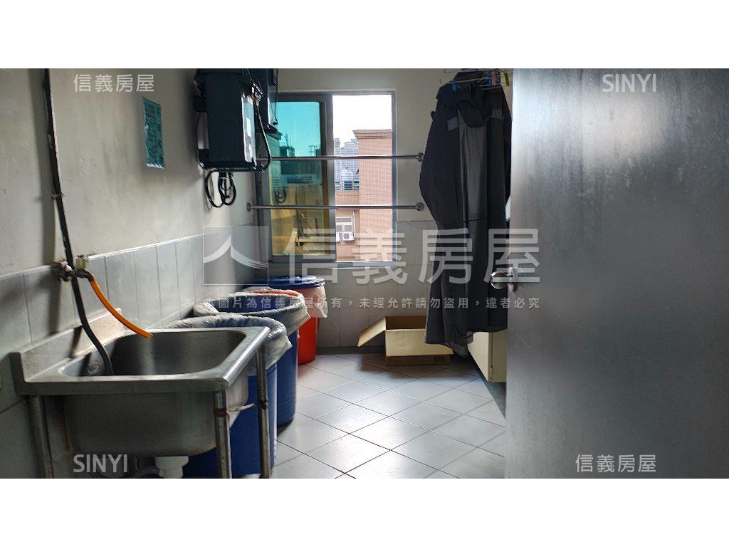 近捷運整層辦公房屋室內格局與周邊環境