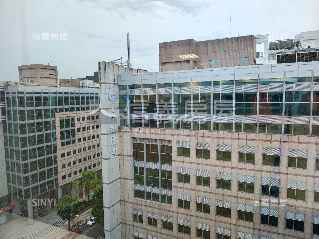 近捷運整層辦公房屋室內格局與周邊環境