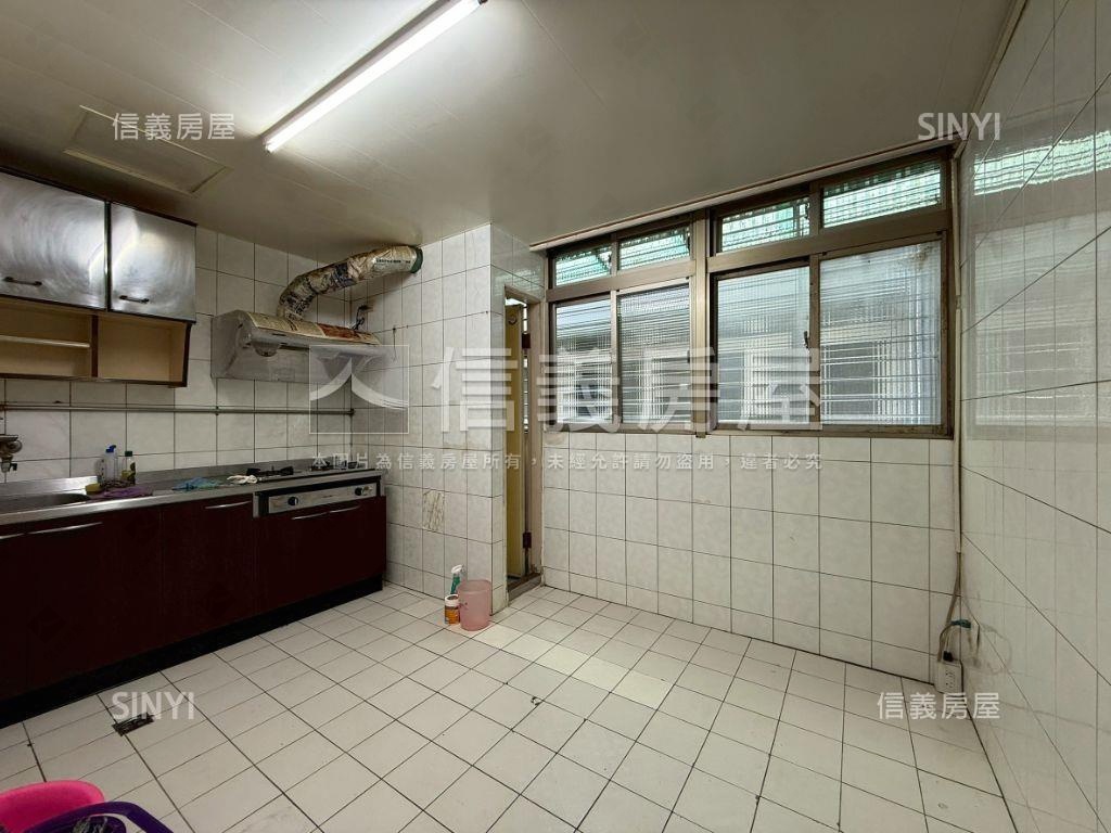 內湖行政中心公寓四房房屋室內格局與周邊環境