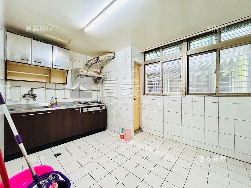 內湖行政中心公寓四房房屋室內格局與周邊環境