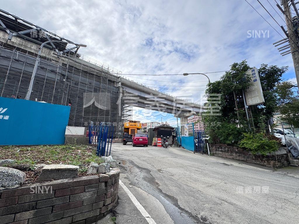 近捷運溫馨三房車位房屋室內格局與周邊環境