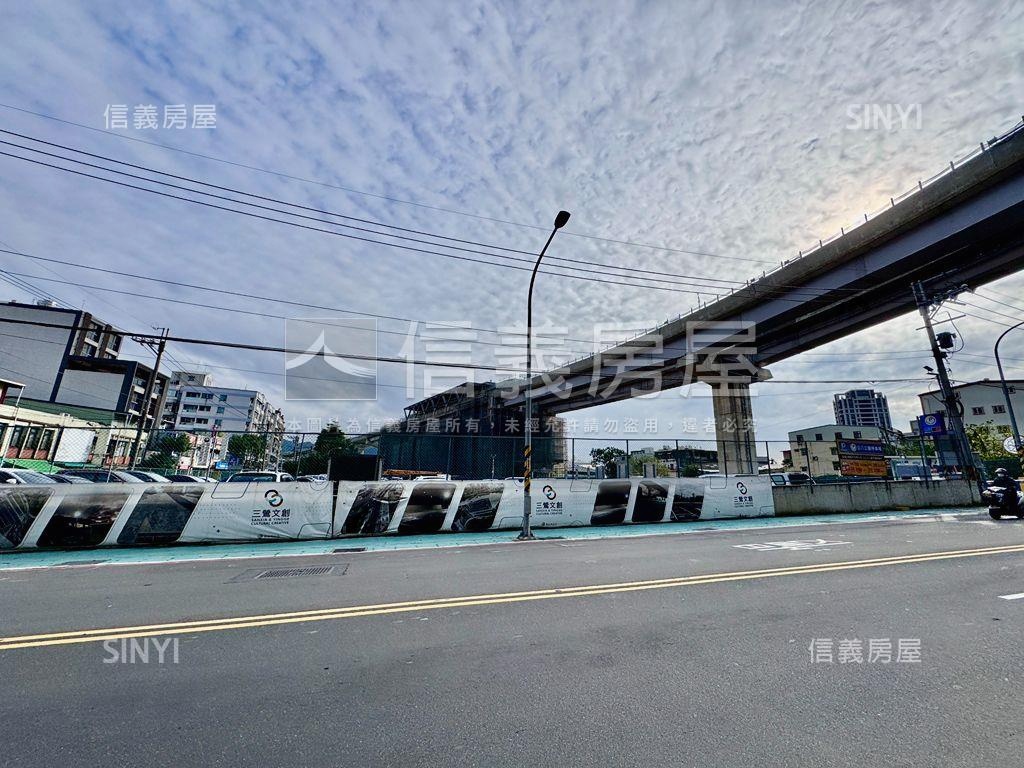 近捷運溫馨三房車位房屋室內格局與周邊環境