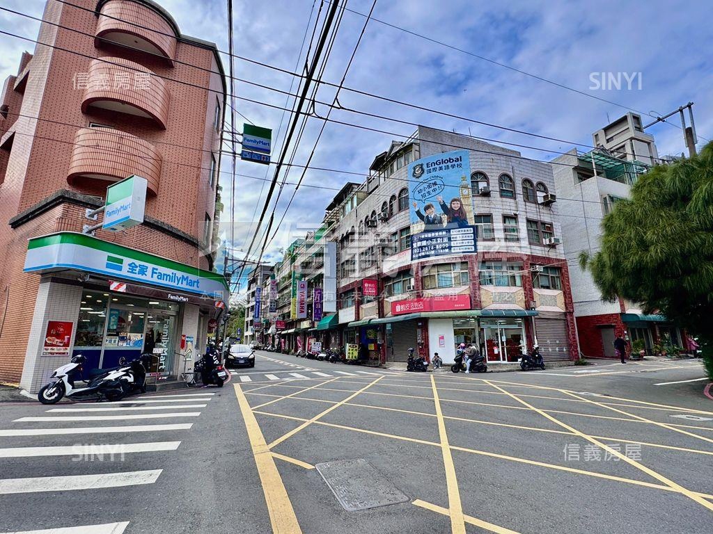 近捷運溫馨三房車位房屋室內格局與周邊環境