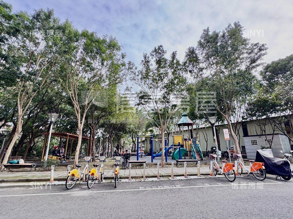 近捷運溫馨三房車位房屋室內格局與周邊環境