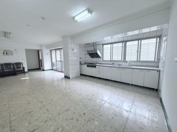 專任近大同居仁大三房車位