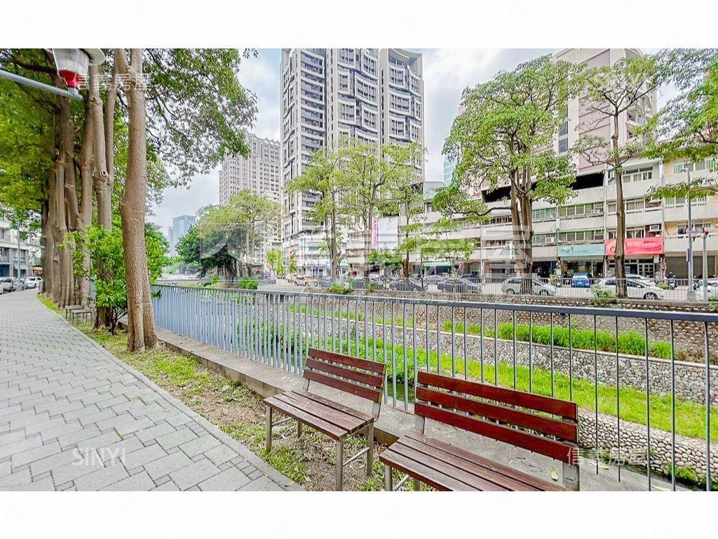 逢甲大學城店面＋４套房房屋室內格局與周邊環境