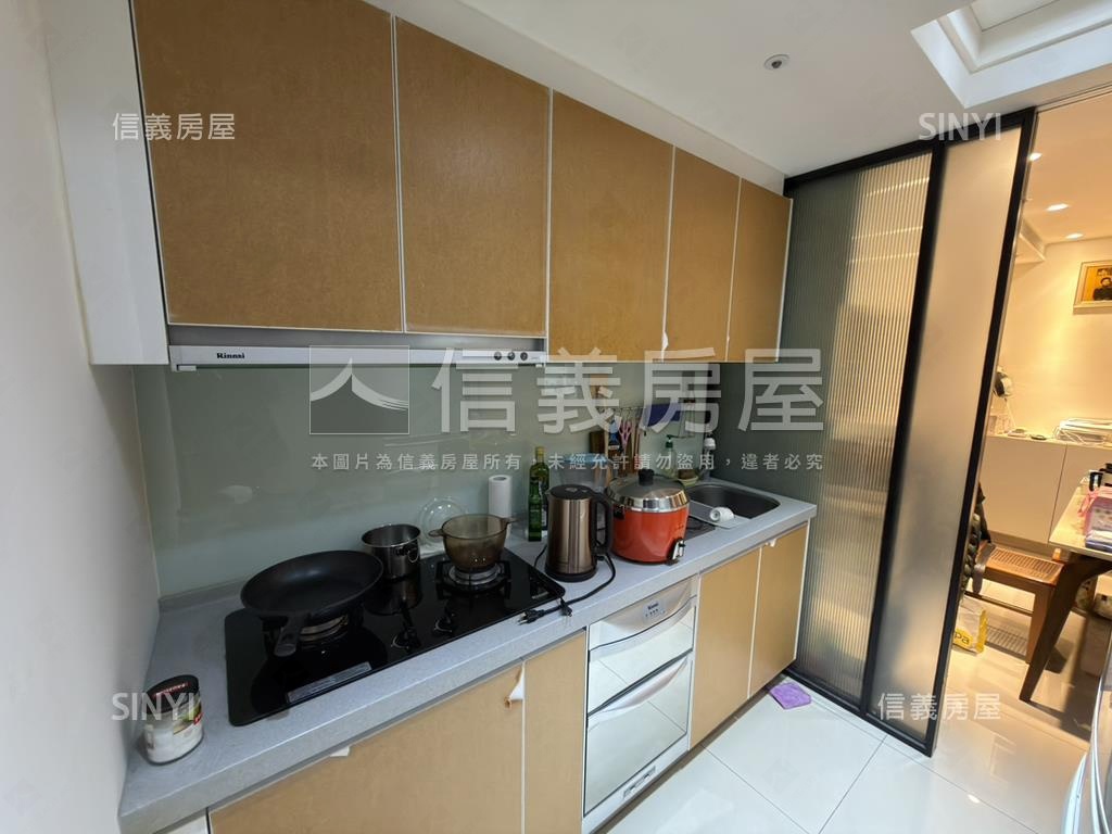 專任鴻灃ＡＲＴ高樓層美宅房屋室內格局與周邊環境