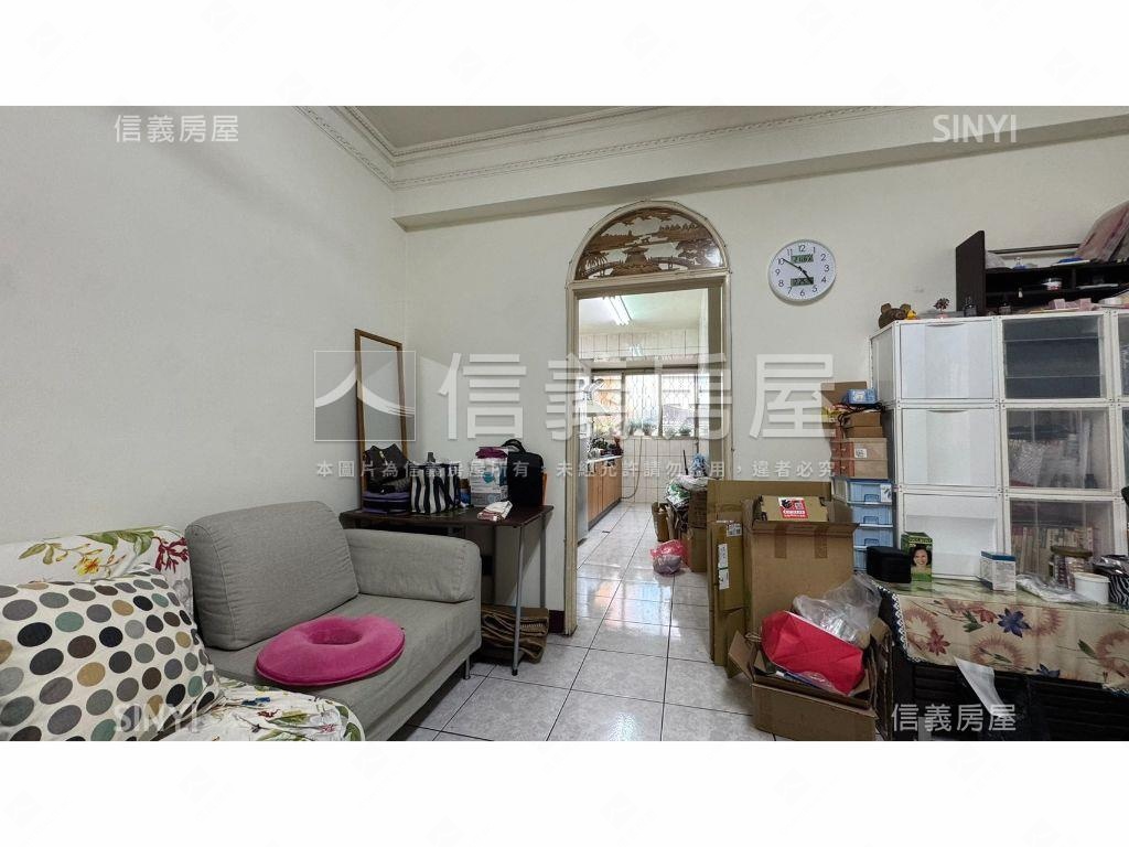 ２０米路１４期旁低總３房房屋室內格局與周邊環境