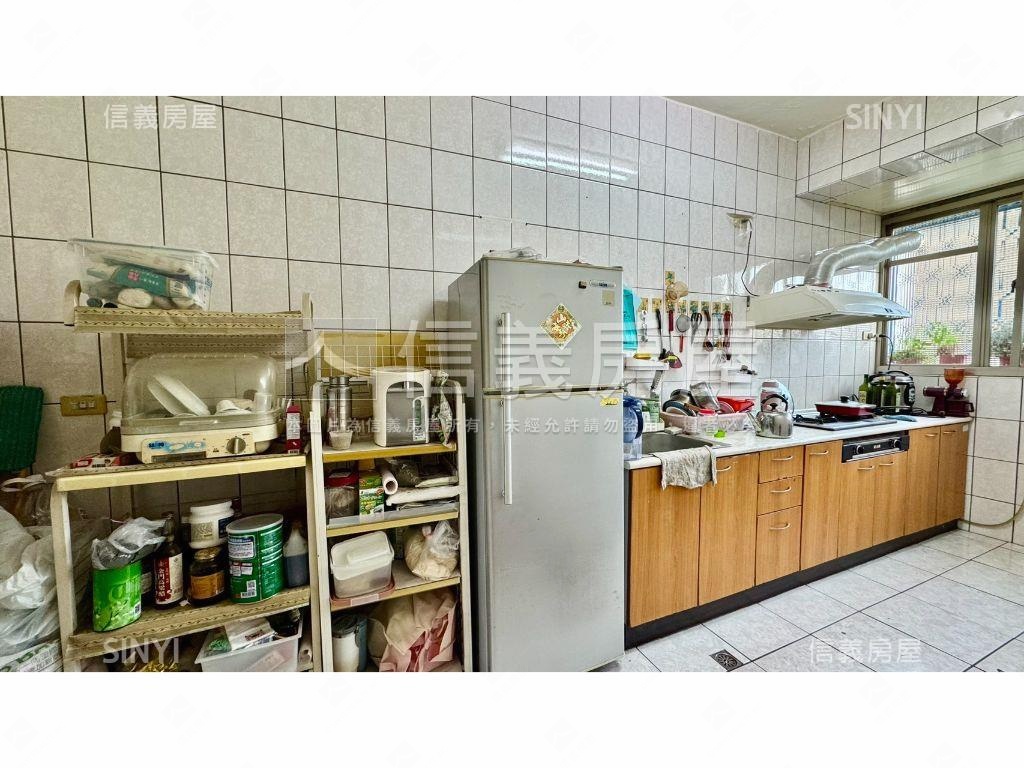 ２０米路１４期旁低總３房房屋室內格局與周邊環境