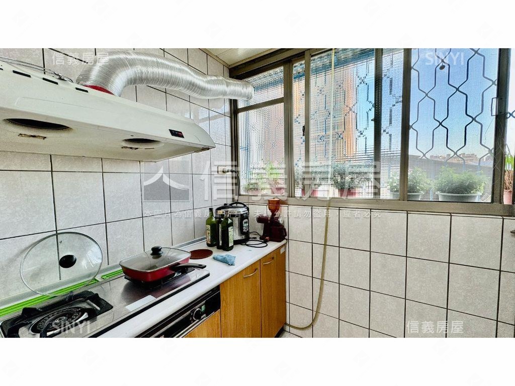 ２０米路１４期旁低總３房房屋室內格局與周邊環境