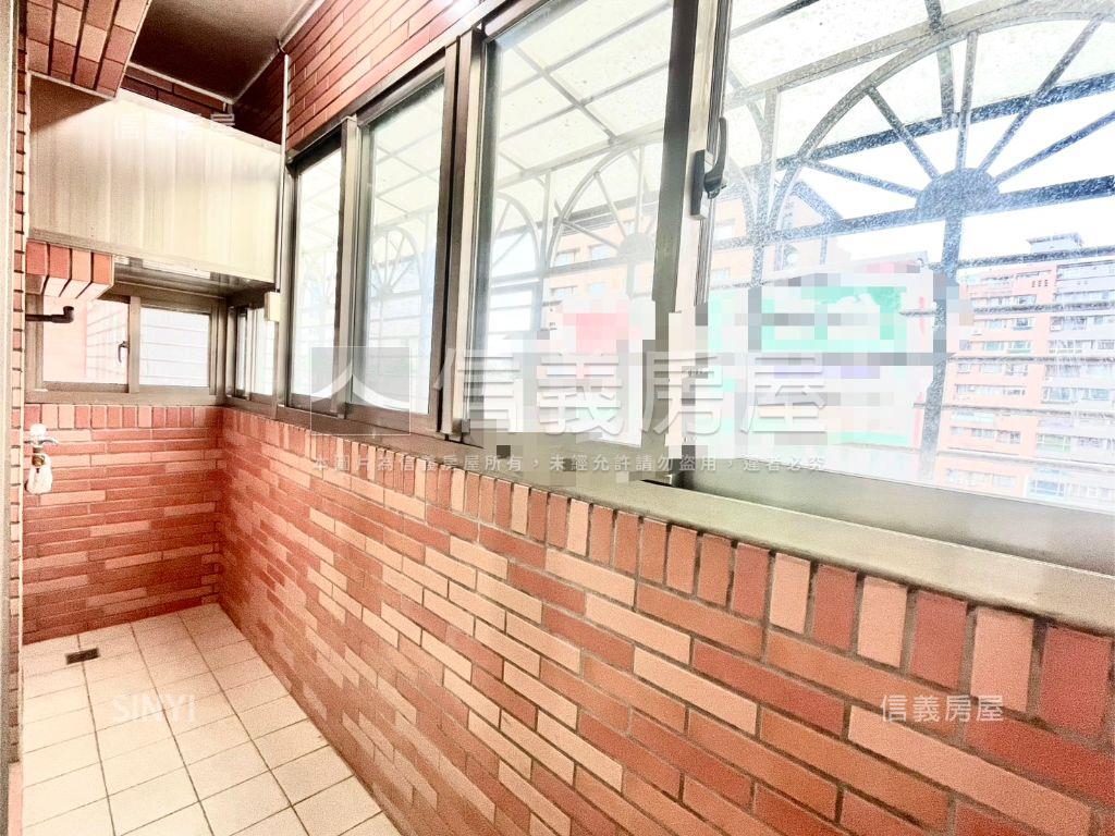 稀有純住華廈三房房屋室內格局與周邊環境