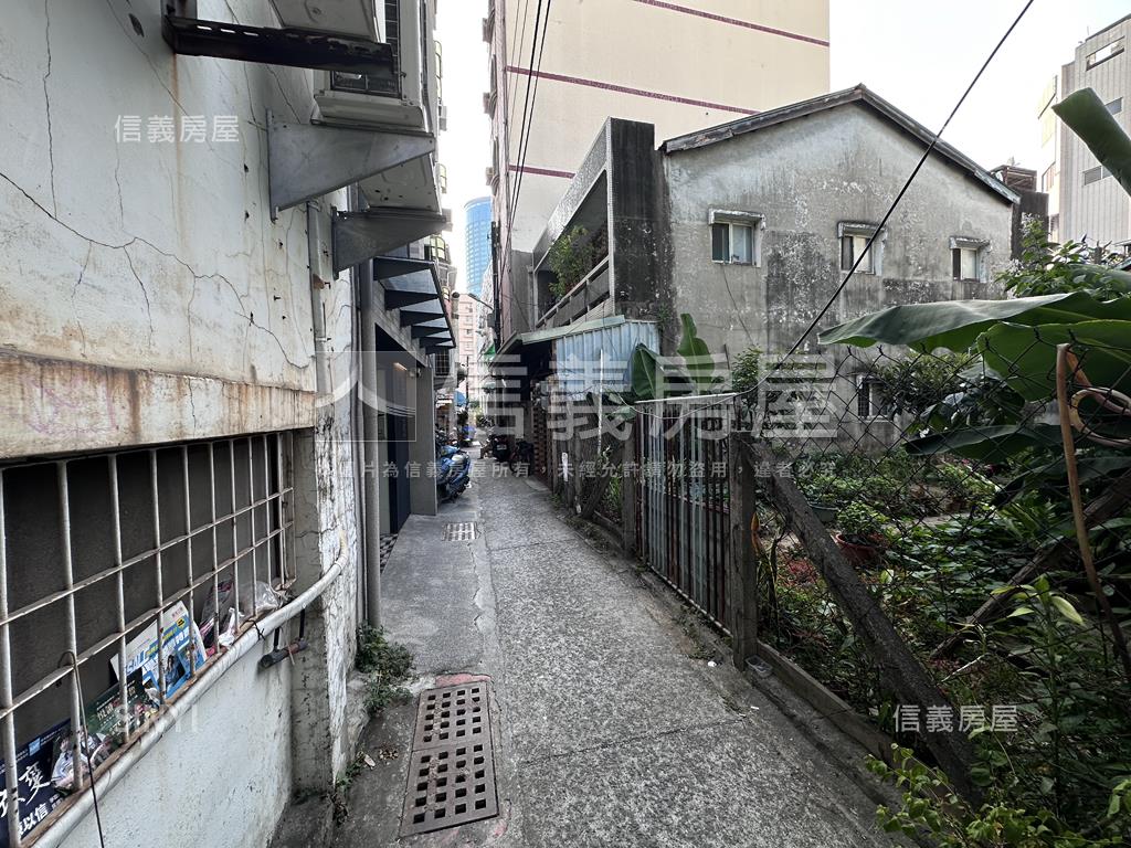 成大面寬臨前後路土地房屋室內格局與周邊環境