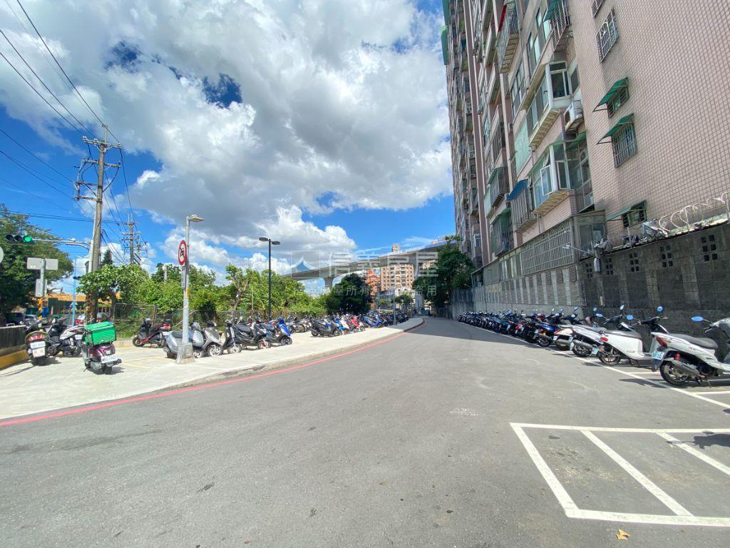 專任伊吉邦新婚美屋房屋室內格局與周邊環境