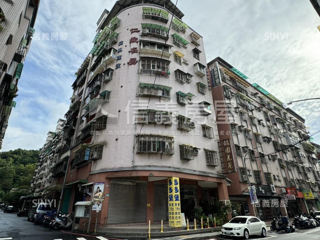 仁愛名爵電梯邊間５房房屋室內格局與周邊環境