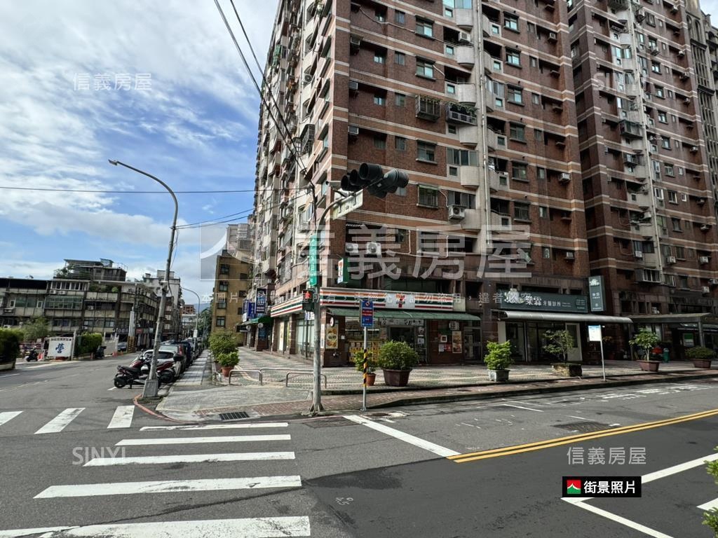 仁愛名爵電梯邊間５房房屋室內格局與周邊環境