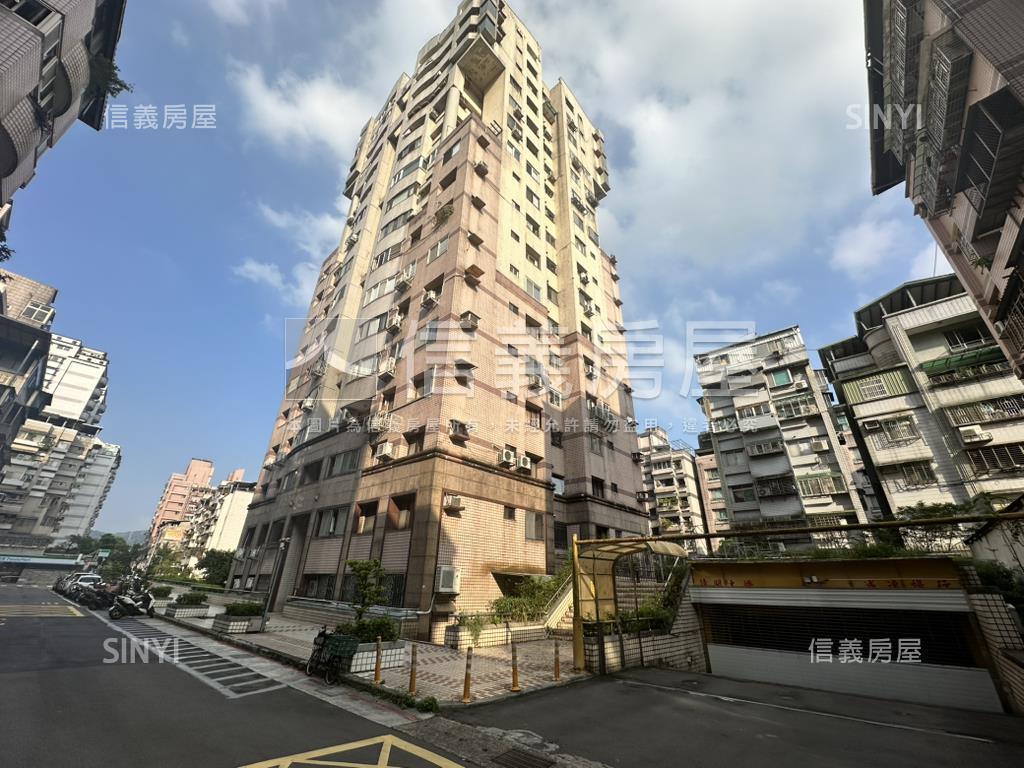 宏普天下坡道平面車位房屋室內格局與周邊環境