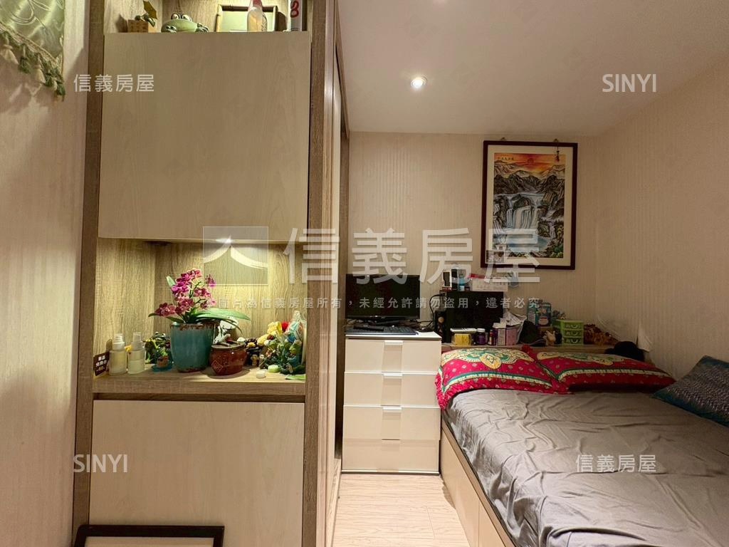 信義庭院一樓●有車庫房屋室內格局與周邊環境