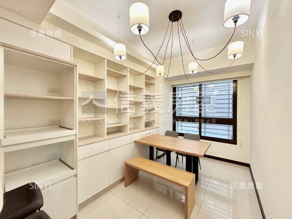 巴黎時尚美裝潢兩房有車位房屋室內格局與周邊環境