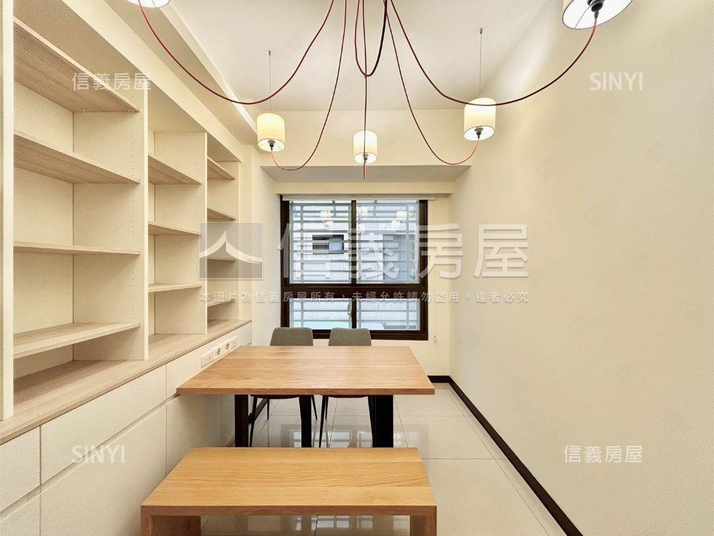 巴黎時尚美裝潢兩房有車位房屋室內格局與周邊環境