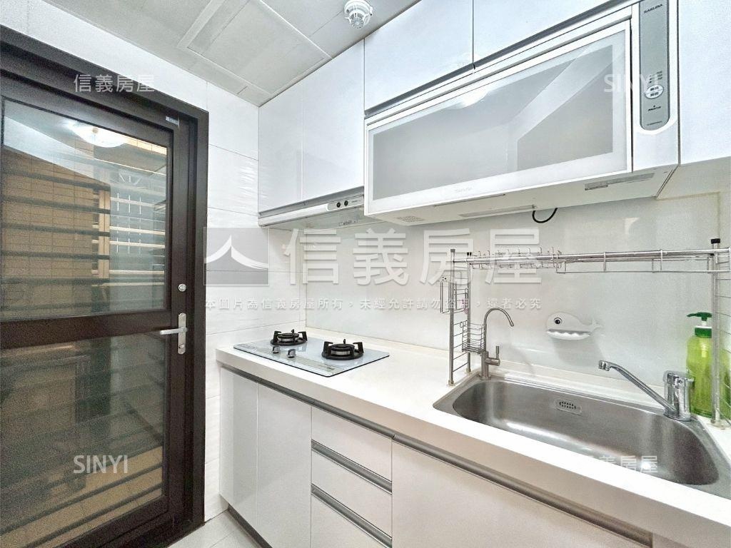 巴黎時尚美裝潢兩房有車位房屋室內格局與周邊環境