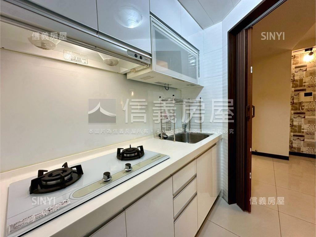 巴黎時尚美裝潢兩房有車位房屋室內格局與周邊環境