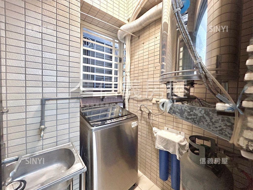 巴黎時尚美裝潢兩房有車位房屋室內格局與周邊環境