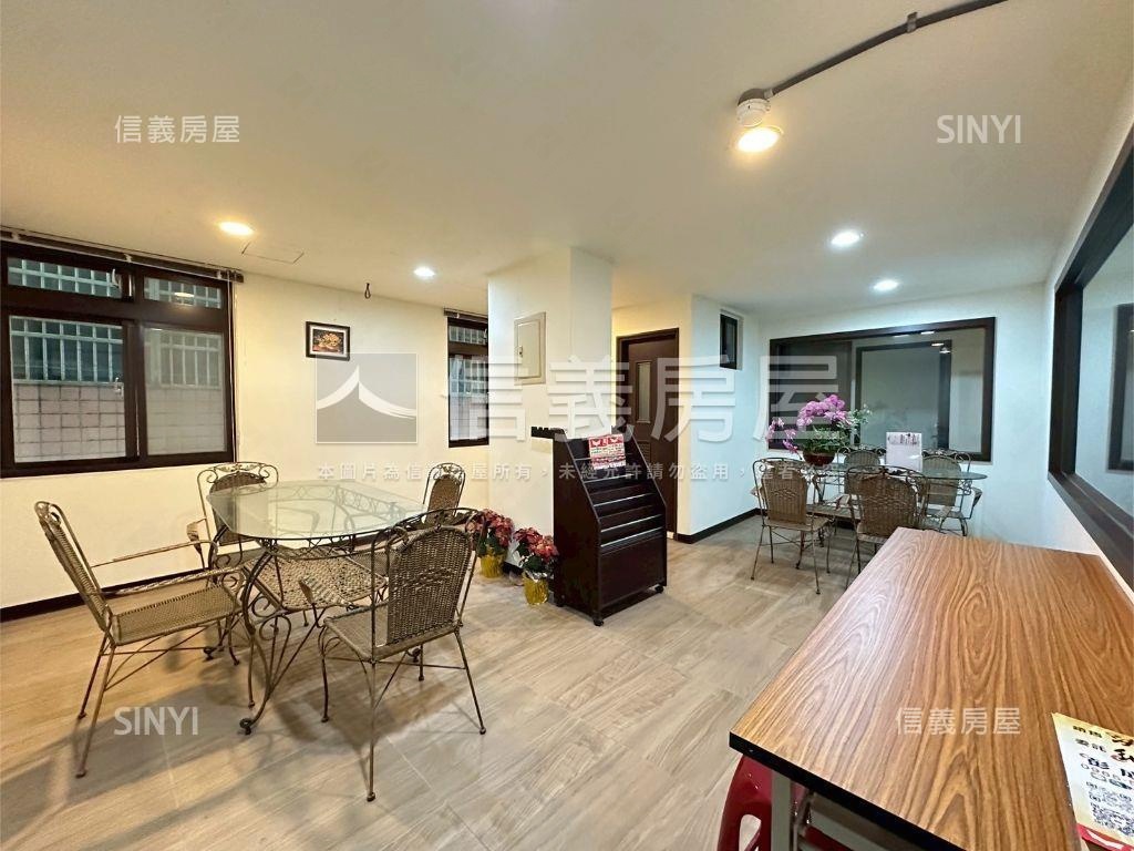 巴黎時尚美裝潢兩房有車位房屋室內格局與周邊環境