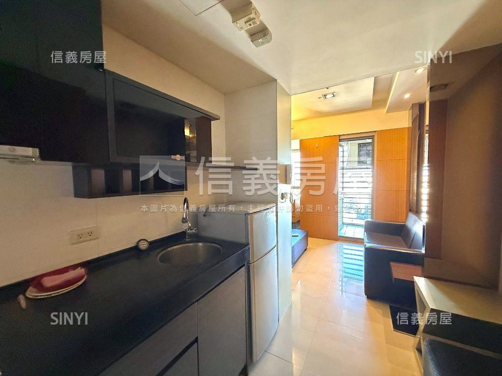 專任！世界之心朝東角間房屋室內格局與周邊環境