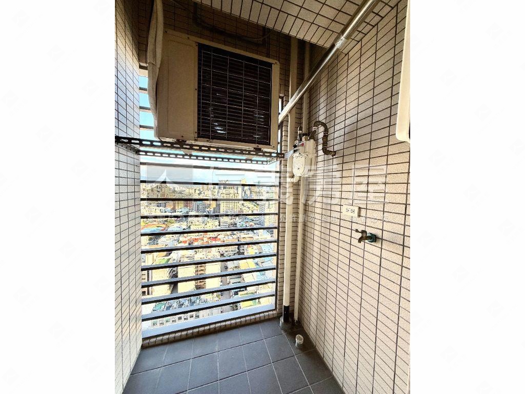 專任！世界之心朝東角間房屋室內格局與周邊環境