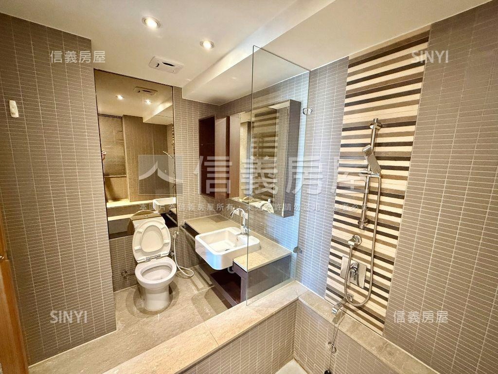 專任！世界之心朝東角間房屋室內格局與周邊環境