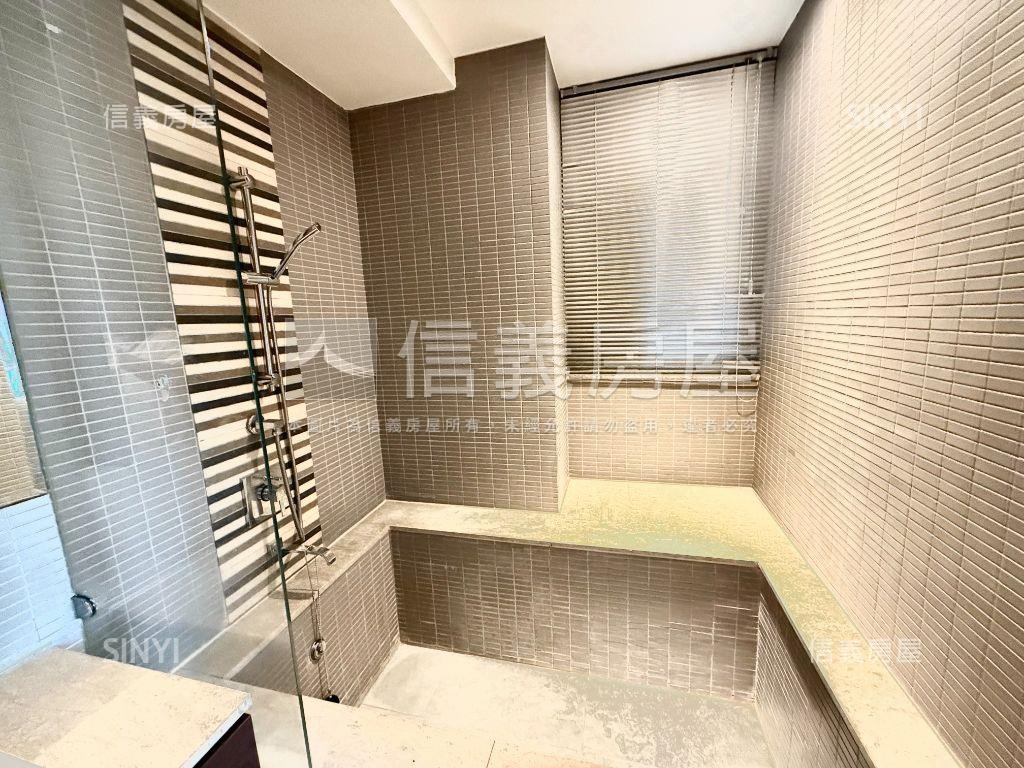 專任！世界之心朝東角間房屋室內格局與周邊環境