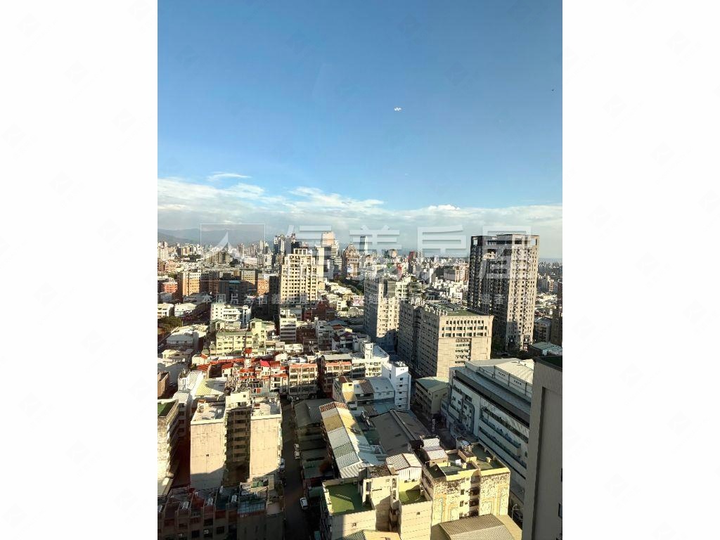 專任！世界之心朝東角間房屋室內格局與周邊環境