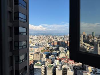 專任！世界之心朝東角間