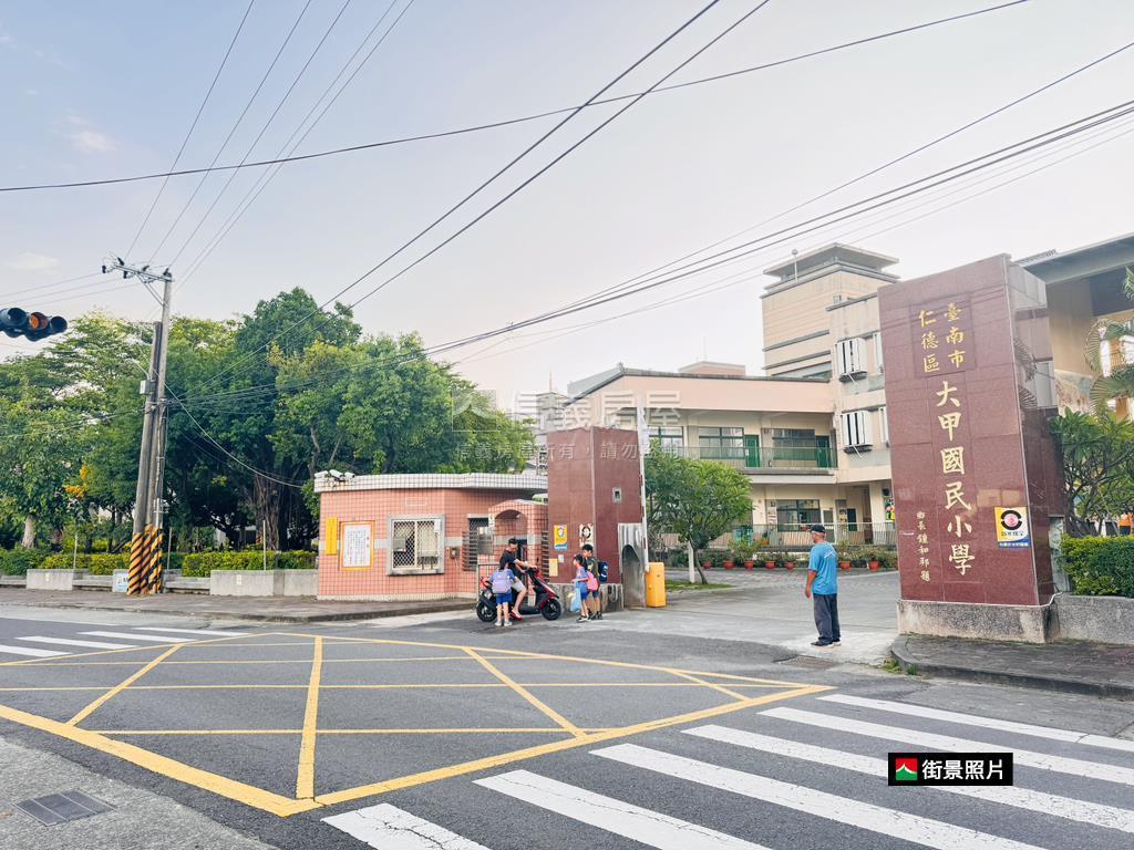 嘉藥約１８年有車庫透天房屋室內格局與周邊環境