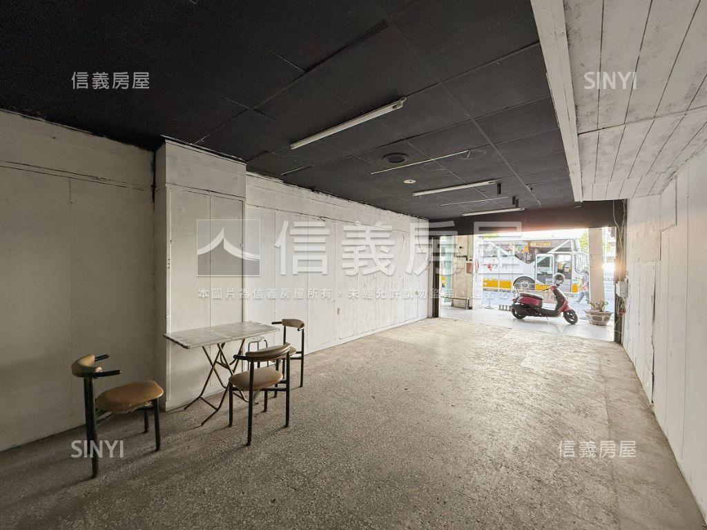近秀泰三井百貨雙十路店面房屋室內格局與周邊環境