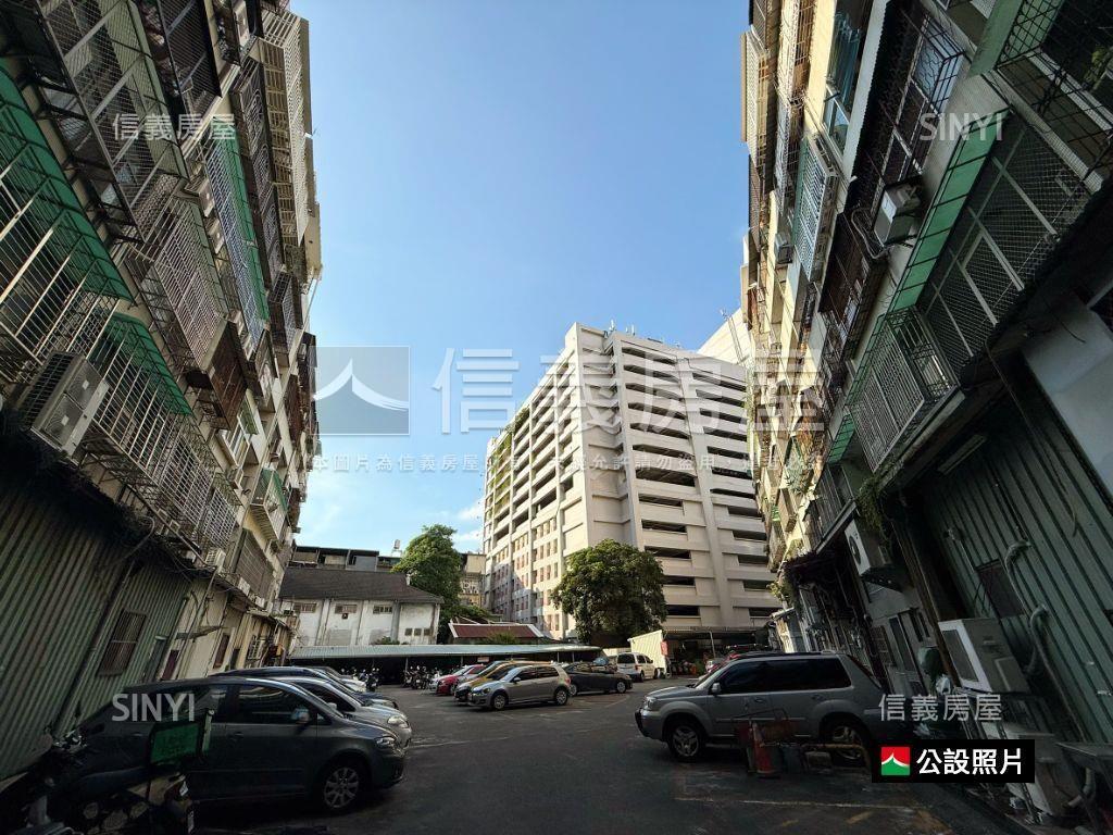 近秀泰三井百貨雙十路店面房屋室內格局與周邊環境